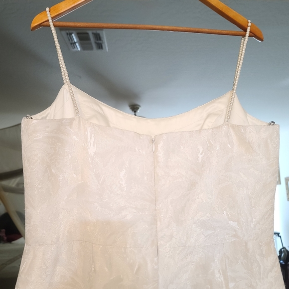 ML Monique Lhuillier | Hillary Textured Jacquard Pearl Strap Hi-Low Dress Gown - Picture 10 of 16